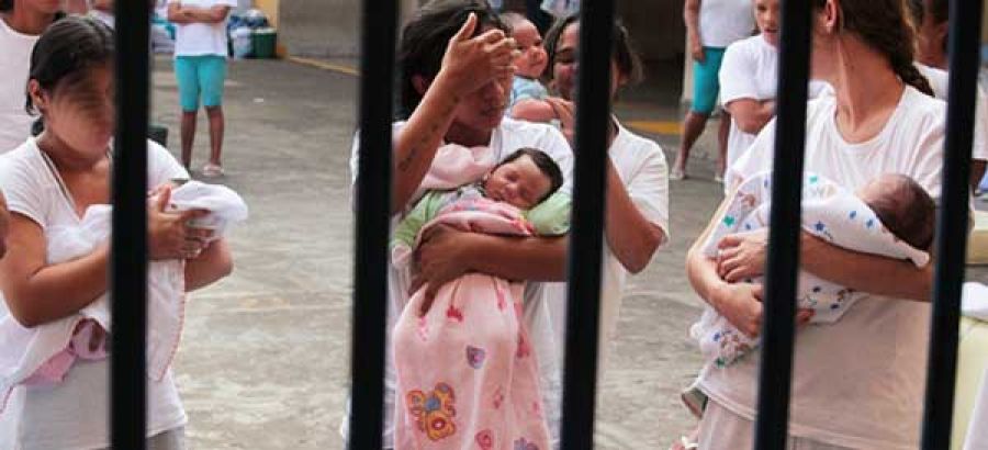 Ni&ntilde;ez en reclusi&oacute;n